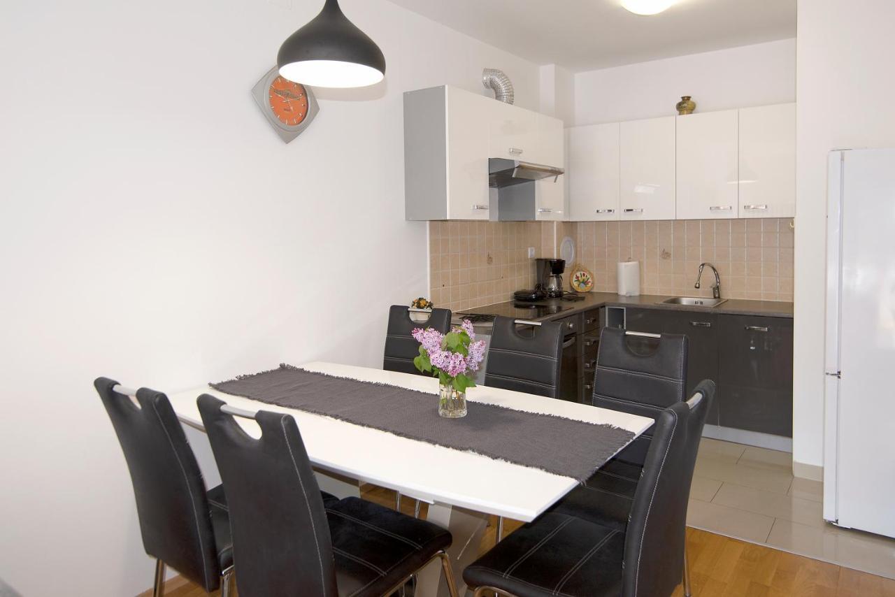 Lungo Mare Apartment With Terrace พูลา ภายนอก รูปภาพ